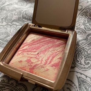 Hourglass diffused heat full size